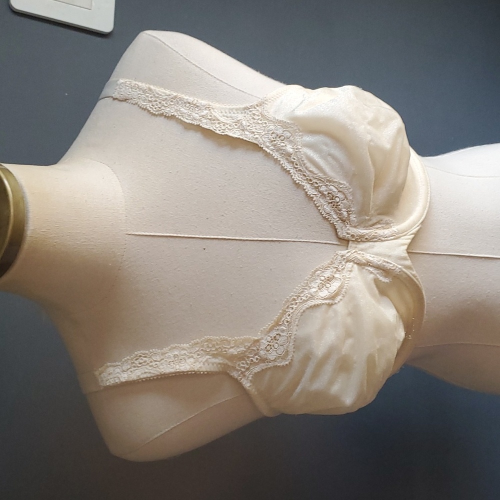Victoria's secret ivory sheer bra size 34DD